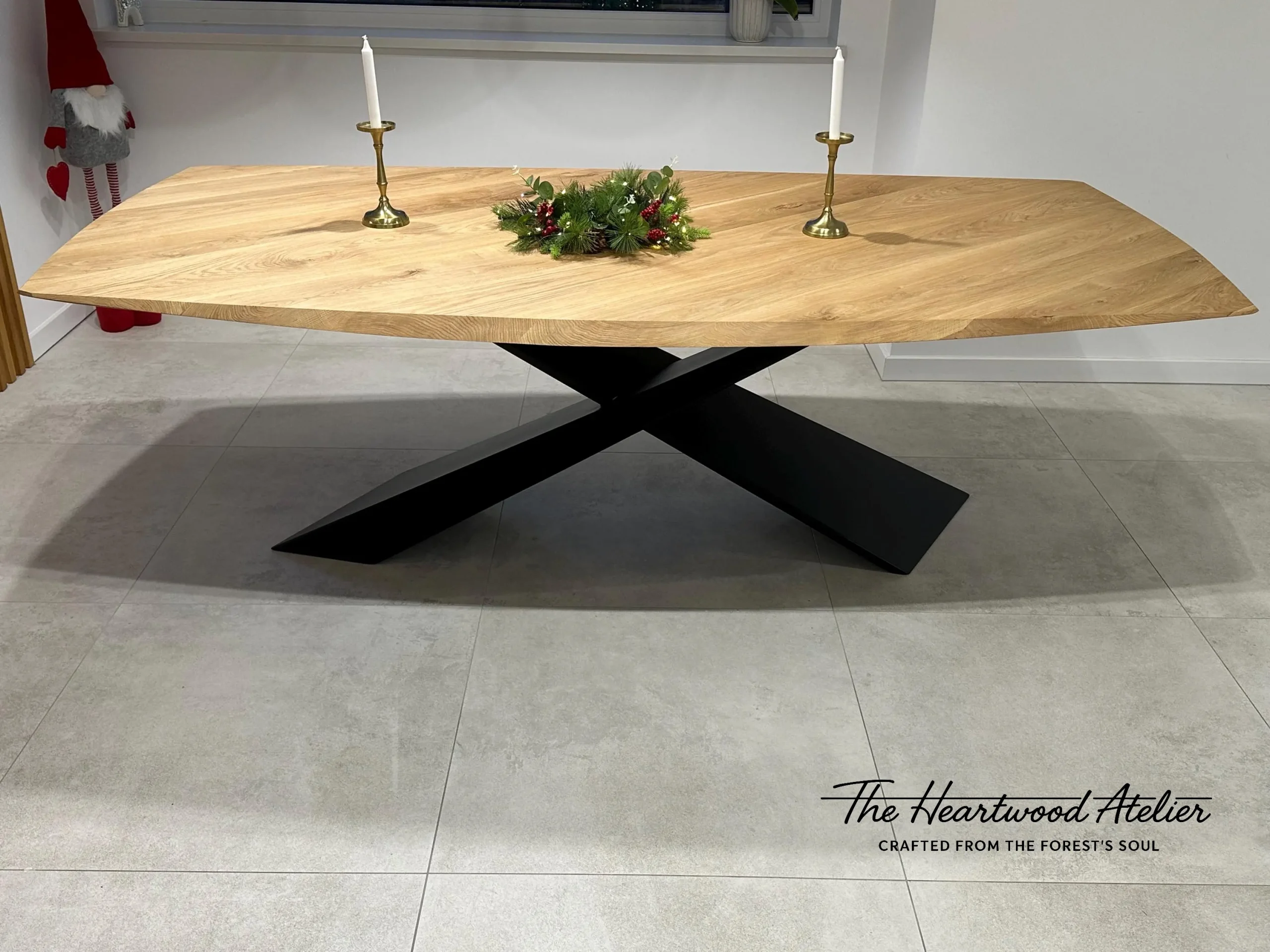 Dębowy stół  z nogami ze stali – ręcznie robiony, w stylu industrialnym